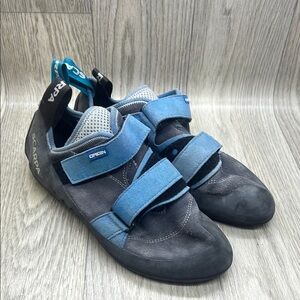 Scarpa Climbing Shoes - Black and Blue